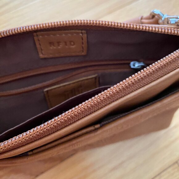 NEW ili New York Cheyenne Leather Smartphone Wristlet  Color Saddle Tan RFID - Picture 12 of 14